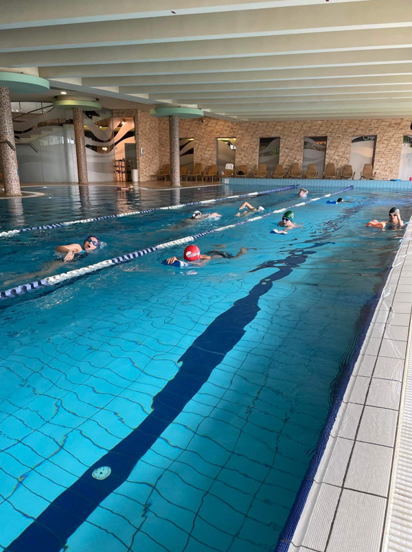 Vilniuje duris atvers vaikų plaukimo stovykla – laukia pramogos baseine, žaidimai ir visos dienos užimtumas
